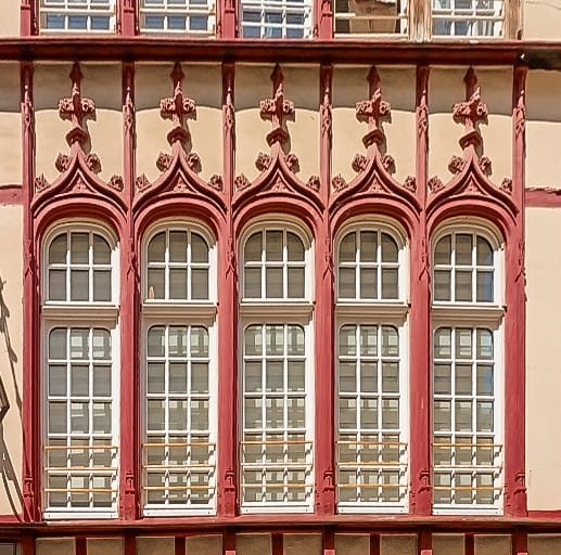 Crédit photo : cerema Motifs sculptés sur bois